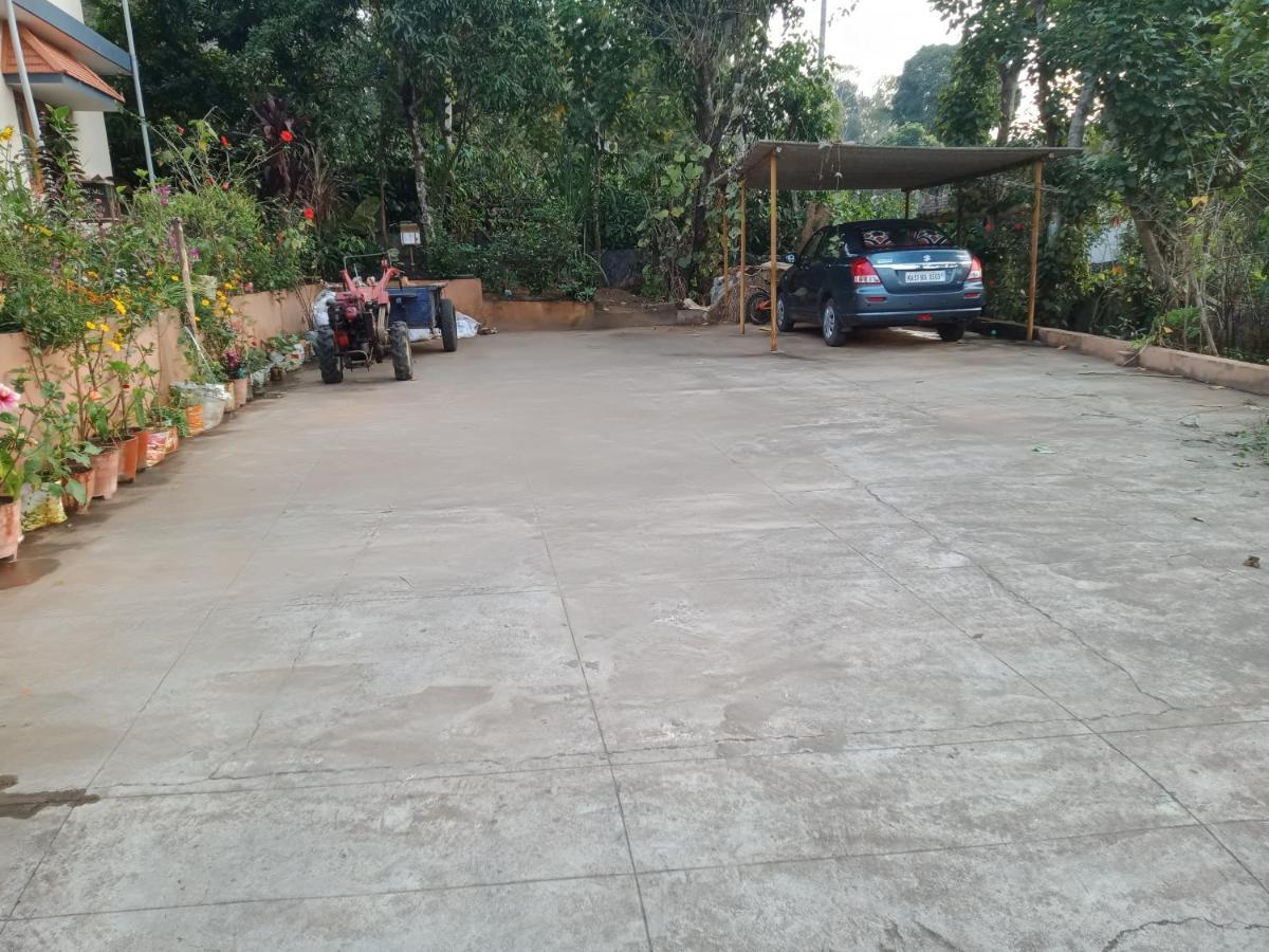 Ferienwohnung Krishna Kuteera Siddāpur Exterior foto